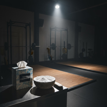 Tidy cleanup station with wipes and a chalk bowl beside the platforms