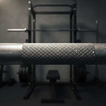 Squat bar with center knurl and deep, even texture